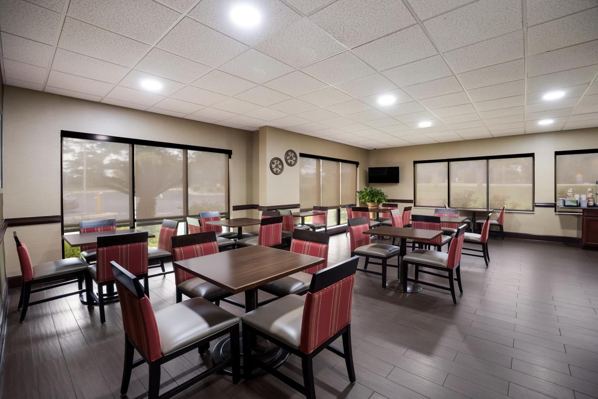 Comfort Inn & Suites Midway - Tallahassee West Экстерьер фото